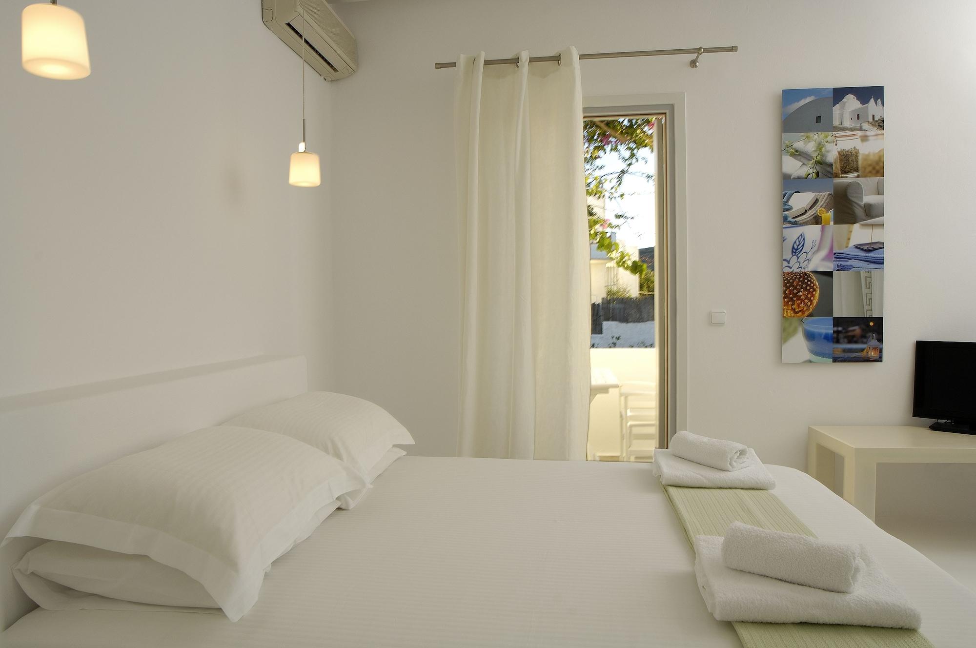 Kapetan Tasos Suites Полония Екстериор снимка
