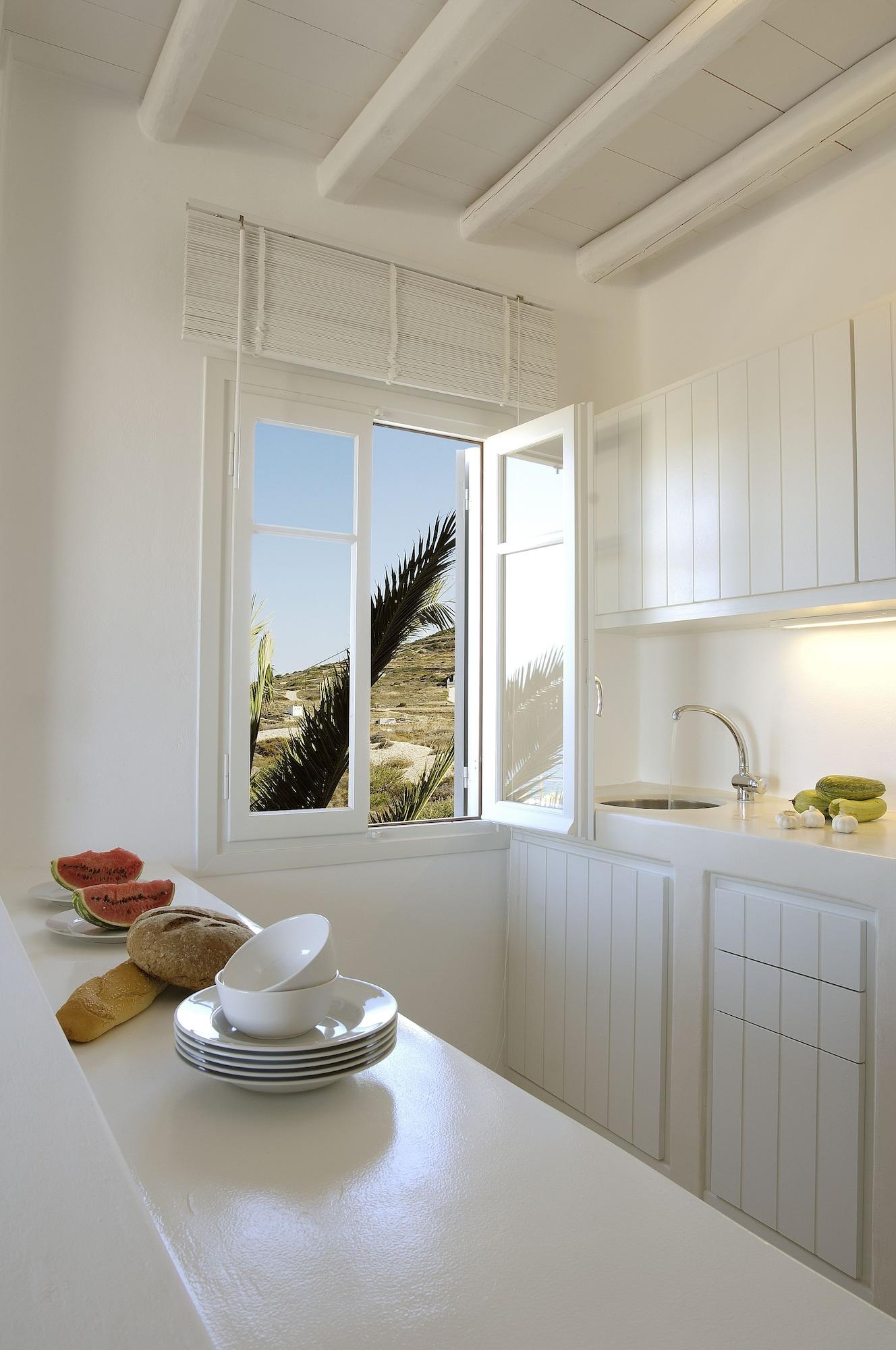 Kapetan Tasos Suites Полония Екстериор снимка