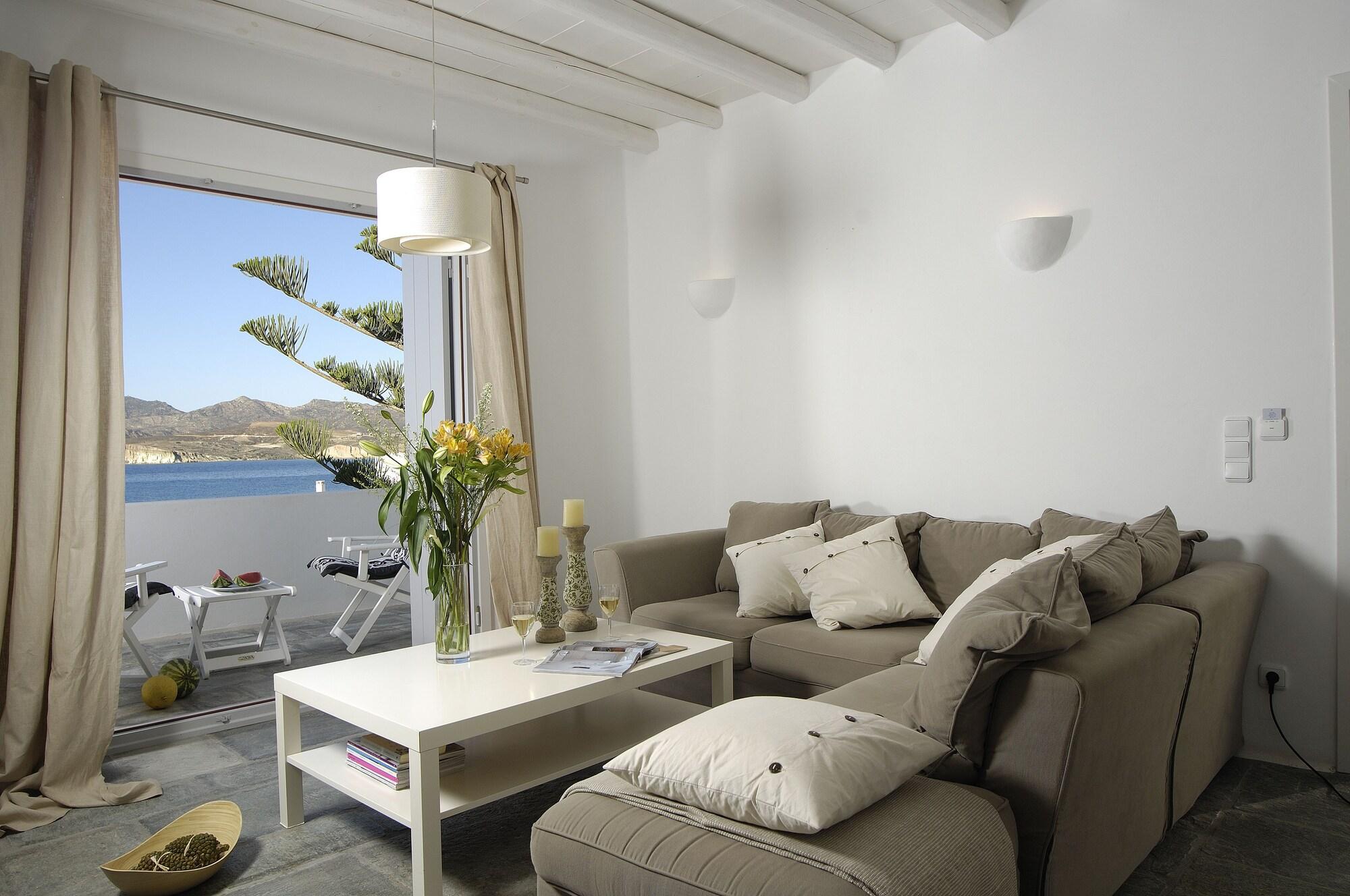Kapetan Tasos Suites Полония Екстериор снимка