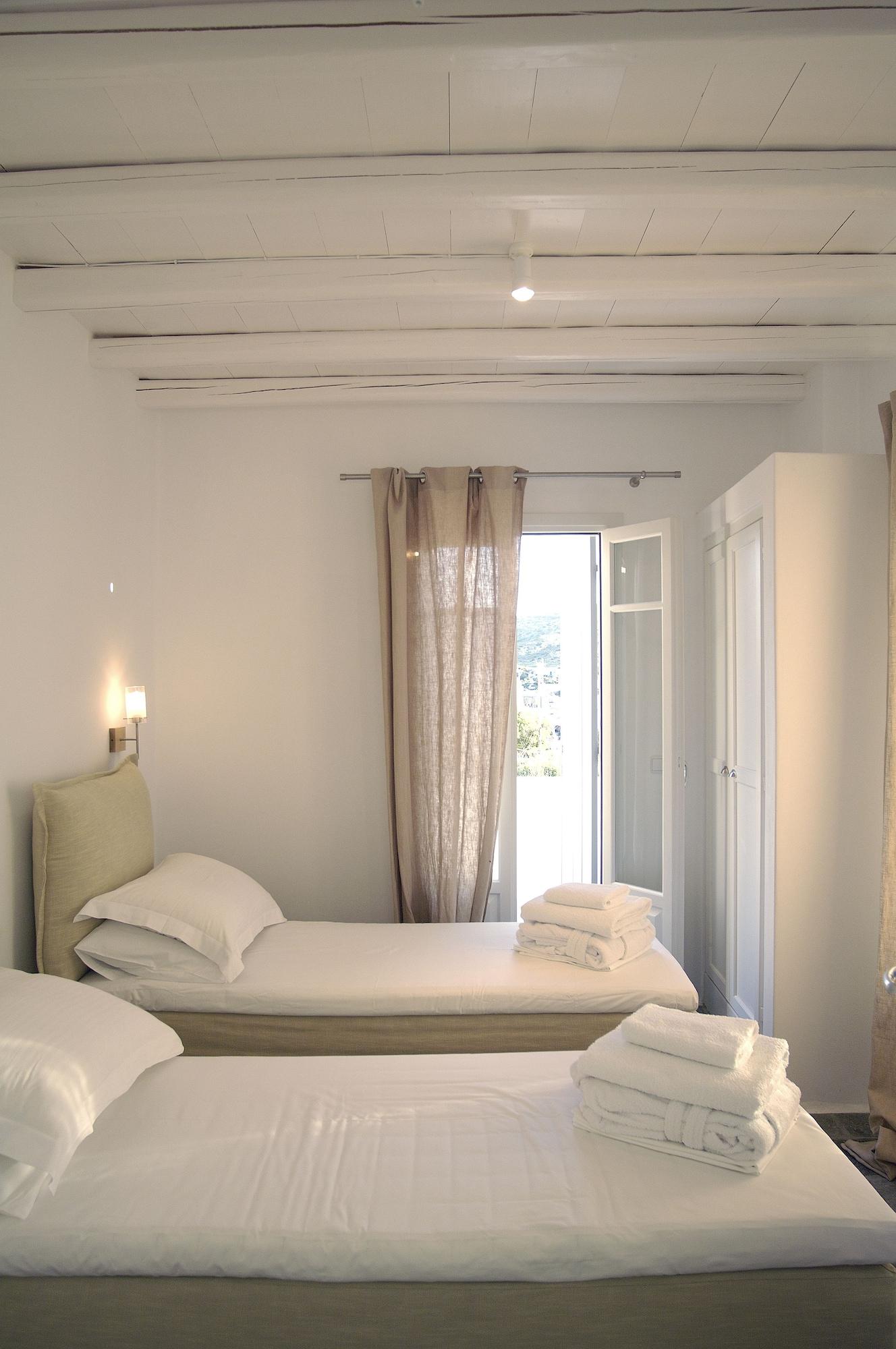 Kapetan Tasos Suites Полония Екстериор снимка